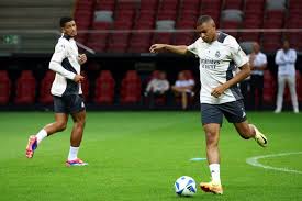 艺吸引着全 艺吸引着全